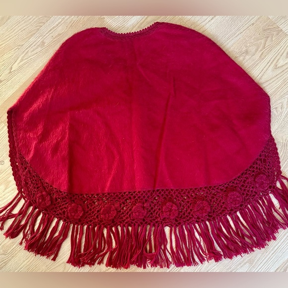 BABY ALPACA RED WOOL PONCHO HANDWOVEN CROCHET HEM & FRINGE ALL SEASONS ONE SIZE - Picture 5 of 7
